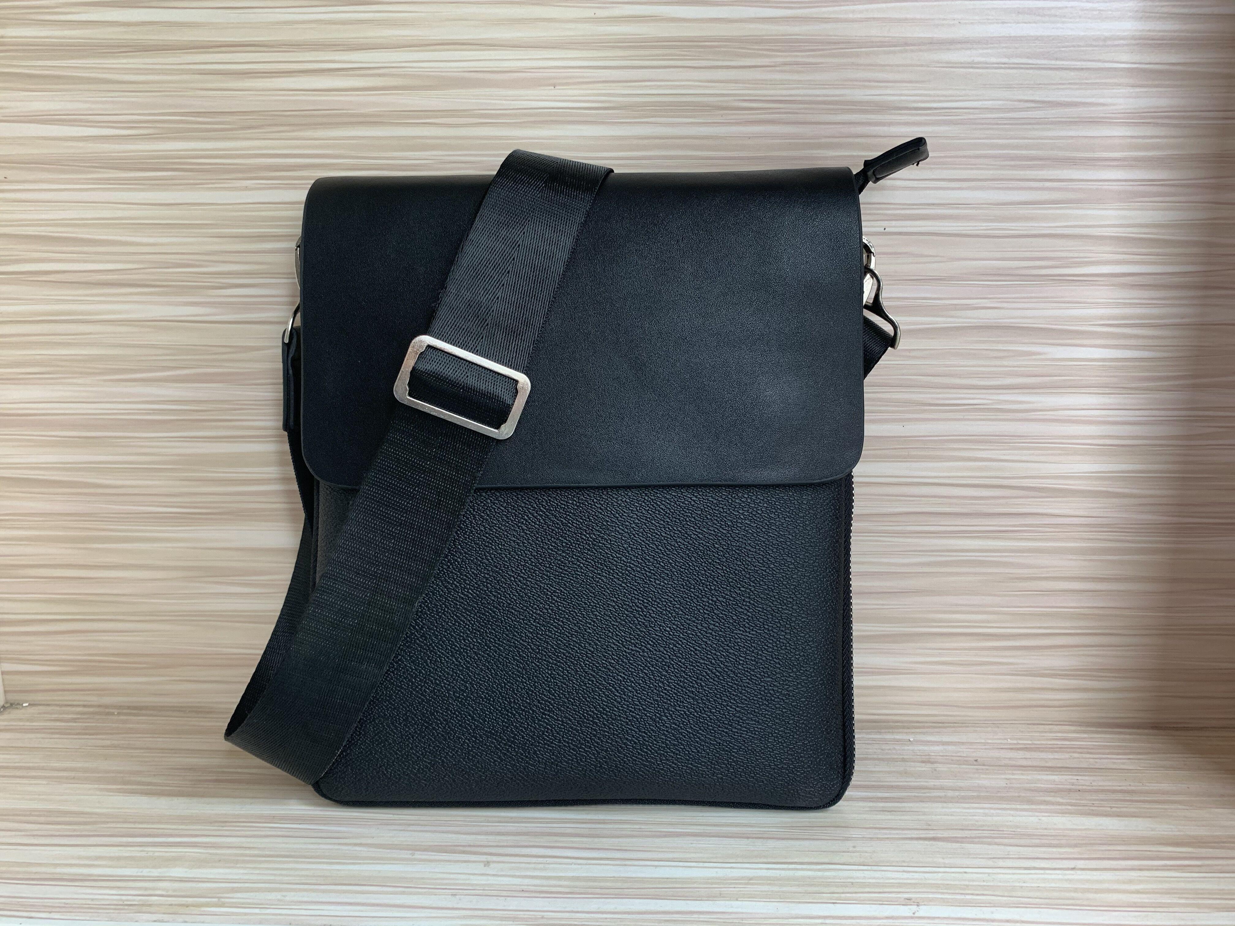 HH Designer Italian Mens Shoulder Bags Man Genuine Leather Briefcases Men Handbag Bolsas Messenger Bag Men Wedding Dress Crossbody Bag
HH Designer Italian Mens Shoulder Bags Man Genuine Leather Briefcases Men Handbag Bolsas Messenger Bag Men Wedding Dress Crossbody Bag