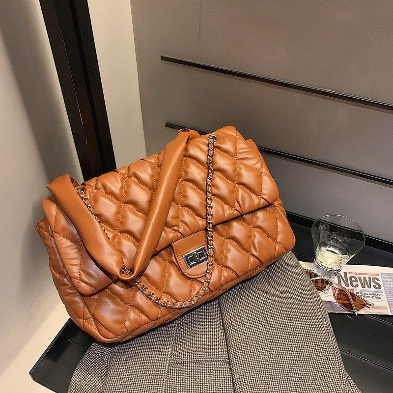 Casual Lingge Chains Large Capacity Totes Designer Padded Shoulder Bags Luxury Soft Pu Leather Messenger Bag Quilted Big Purses, Beige
Casual Lingge Chains Large Capacity Totes Designer Padded Shoulder Bags Luxury Soft Pu Leather Messenger Bag Quilted Big Purses, Beige