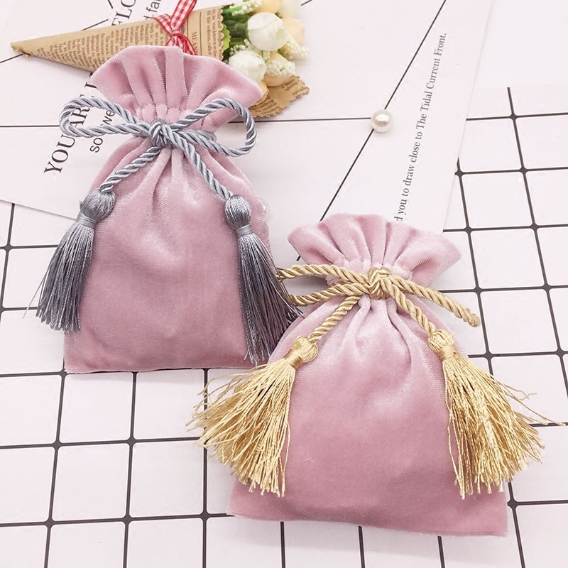 10pcs Gray Gold Velvet Bags With Tassel 11x15cm Purple Red Pouches Jewelry MP3 Packing Bags Christmas Candy Wedding Gift Bags T200602