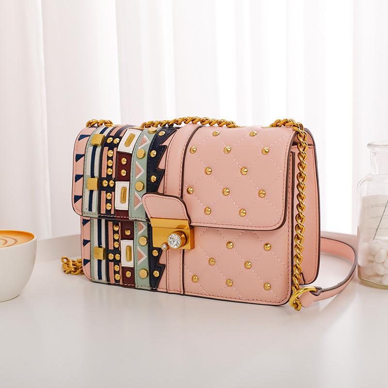 Women 2020 New Trendy Niche Rivet Messenger Bag High-End Sense Of Ethnic Style Rhombus Chain Single Shoulder Small Bag 31182, Black
Women 2020 New Trendy Niche Rivet Messenger Bag High-End Sense Of Ethnic Style Rhombus Chain Single Shoulder Small Bag 31182, Black