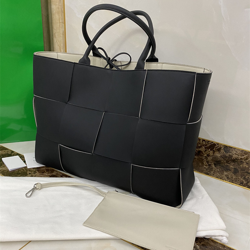 The big portable bag linen of temperament style 614487 handbag contracted fashionable upper body collocation is good loulou bags joker
The big portable bag linen of temperament style 614487 handbag contracted fashionable upper body collocation is good loulou bags joker