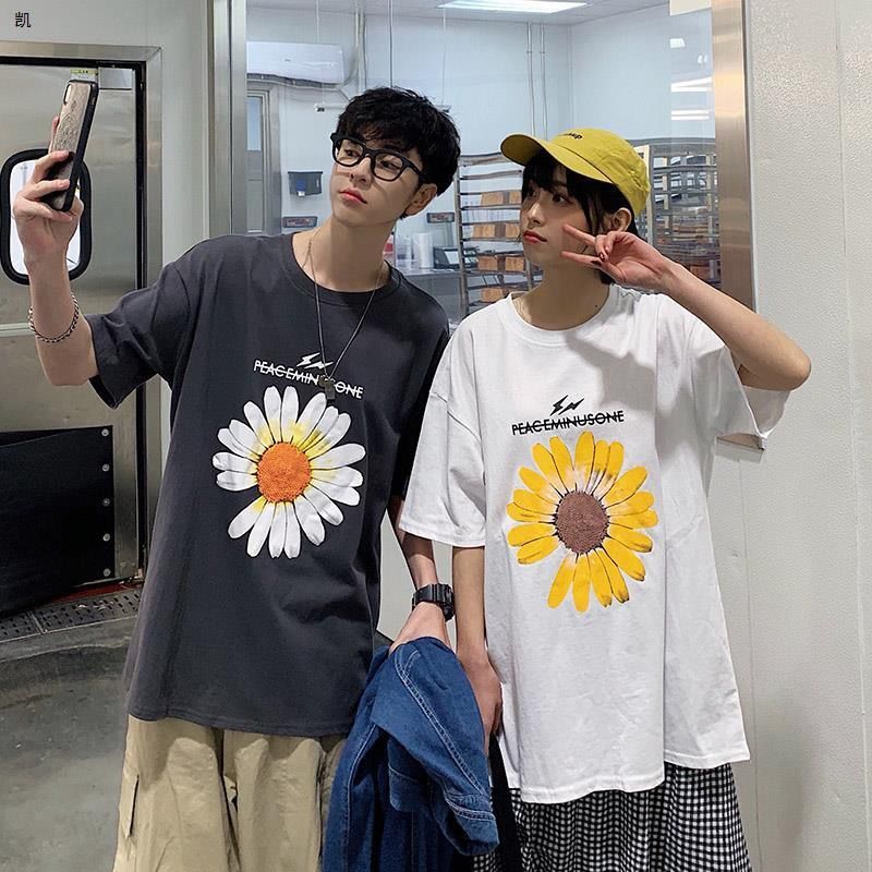 Hip Hop Harajuku Tshirt Streetwear Casual Couple Shirts White Summer Sunflower Cartoon T Shirt Fashion Japan Men Women Tshirt
Hip Hop Harajuku Tshirt Streetwear Casual Couple Shirts White Summer Sunflower Cartoon T Shirt Fashion Japan Men Women Tshirt