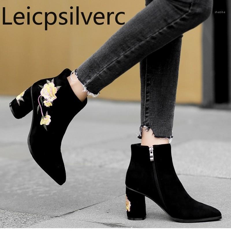 Women's Boots Autumn And Winter New fashion Pointed zipper Flower Thick heel High heel Short tube Women's shoes plus size 33-431
Women's Boots Autumn And Winter New fashion Pointed zipper Flower Thick heel High heel Short tube Women's shoes plus size 33-431