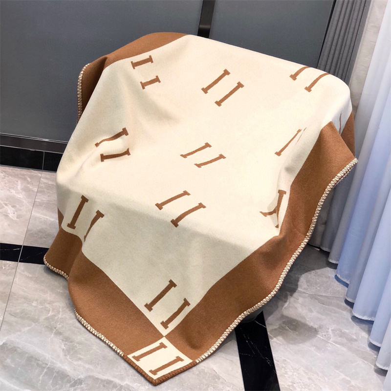 Luxury Designer Cashmere Blankets Classic Letter Home Travel Throw Blanket Fashion Women Men Blanket Towel Womens Shawl Warm 6 Colors
Luxury Designer Cashmere Blankets Classic Letter Home Travel Throw Blanket Fashion Women Men Blanket Towel Womens Shawl Warm 6 Colors