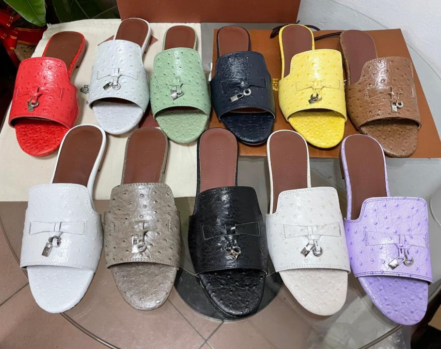 Ostrich skin leather Ladies loro Slippers shoe luxury Lock Buckles designer lp Women elegance Flats sandals loafers lady big size 42
Ostrich skin leather Ladies loro Slippers shoe luxury Lock Buckles designer lp Women elegance Flats sandals loafers lady big size 42