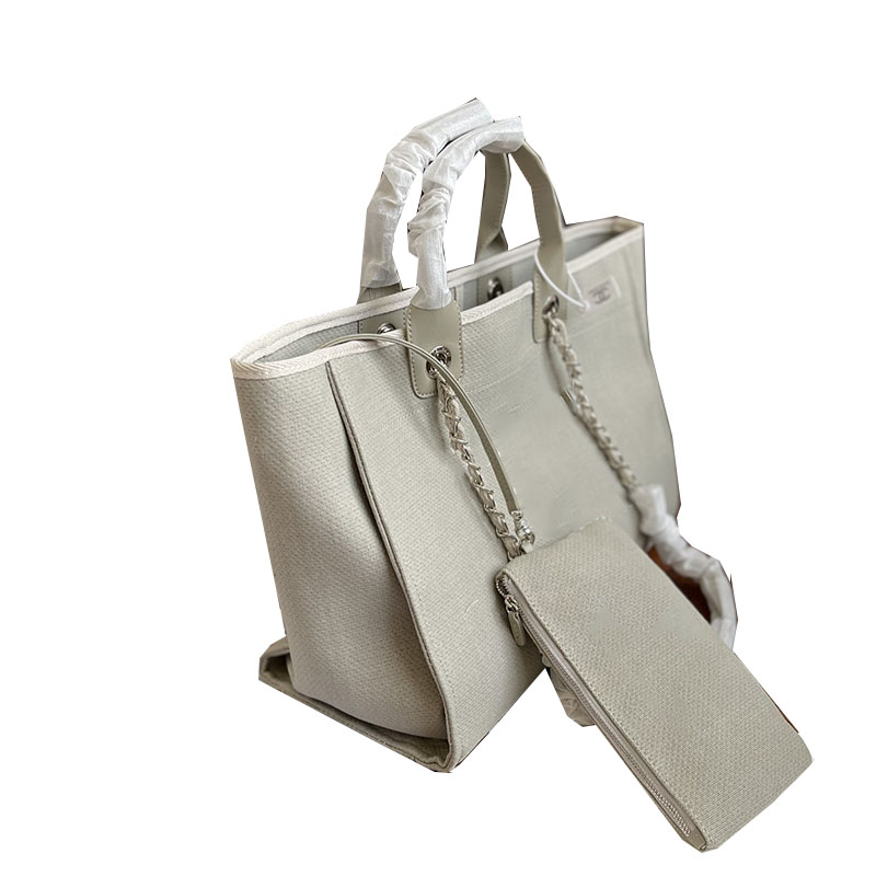 2022Ss Deauville Clutch With Chain Beach Bags Canvas Large Capacity Top Handle Totes Embroidery Letter Fashion Simple Casual Fra, Grey
2022Ss Deauville Clutch With Chain Beach Bags Canvas Large Capacity Top Handle Totes Embroidery Letter Fashion Simple Casual Fra, Grey