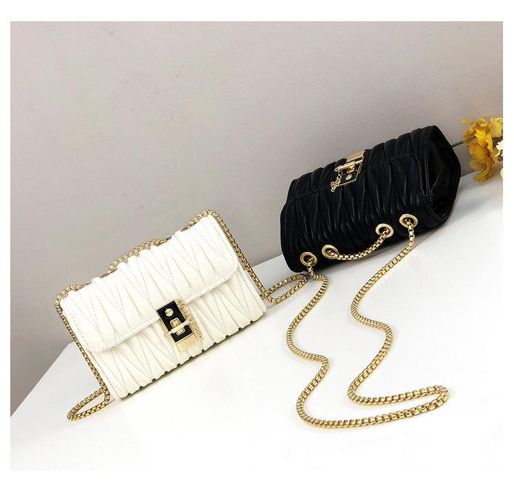 One shoulder pleated women's bag 2021 new fashion popular Japanese and Korean chain portable messenger bag, Black
One shoulder pleated women's bag 2021 new fashion popular Japanese and Korean chain portable messenger bag, Black