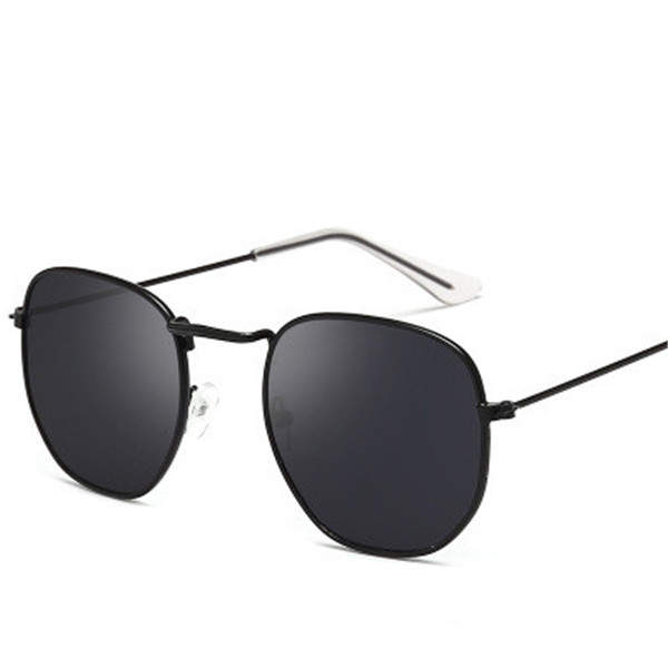 Retro small square sunglasses, ocean street shooting sunglasses, men's party party glasses, comfortable to wear, not easy to slip off
Retro small square sunglasses, ocean street shooting sunglasses, men's party party glasses, comfortable to wear, not easy to slip off