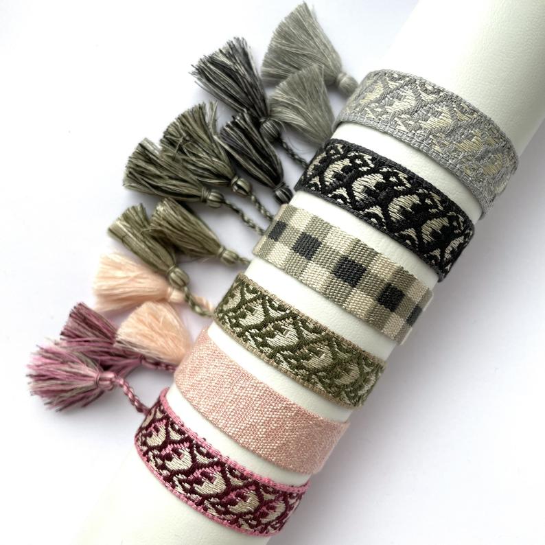 Women Fashion Woven Bracelet With Tassels Handemade Iconic Friendship Bracelets Cotton Stacking Jewelry 2021Gift for Sis
Women Fashion Woven Bracelet With Tassels Handemade Iconic Friendship Bracelets Cotton Stacking Jewelry 2021Gift for Sis