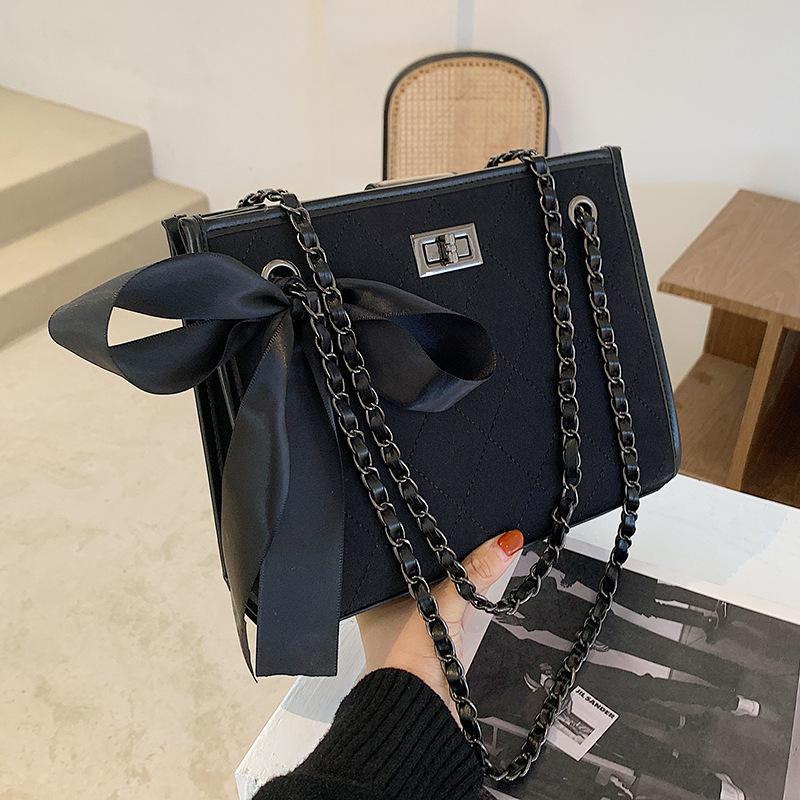 Lingge Underarm Bag Shoulder Chain Women's Bags 2021 Spring New Fashion Embroidered Thread Net Red Messenger Small Square Bag, Check embroidery thr
Lingge Underarm Bag Shoulder Chain Women's Bags 2021 Spring New Fashion Embroidered Thread Net Red Messenger Small Square Bag, Check embroidery thr