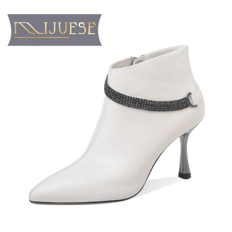 MLJUESE 2021 women Ankle boots Cow leather Winter short plush Pointed Toe Chain Metal Decoration High heels female boots size 39, White
MLJUESE 2021 women Ankle boots Cow leather Winter short plush Pointed Toe Chain Metal Decoration High heels female boots size 39, White
