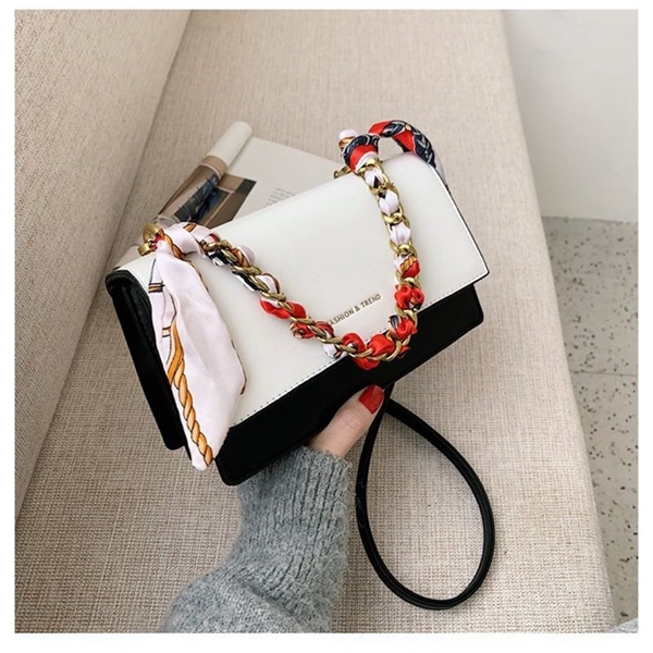 Silk Women Fashion Small Square Bag Women's Designer Crossbody Handbag 2020 PU Leather Chain Mobile Phone Shoulder bags Q1110
Silk Women Fashion Small Square Bag Women's Designer Crossbody Handbag 2020 PU Leather Chain Mobile Phone Shoulder bags Q1110