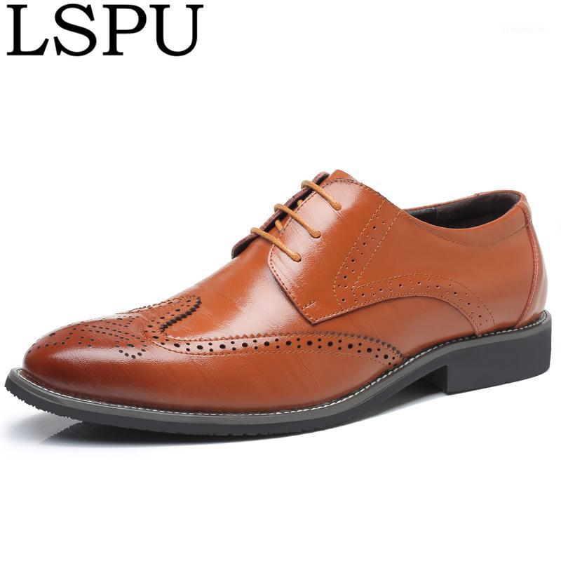 British Style Pointed Toe Men Brogue Shoes Lace Up Breathable Business Casual Shoes Fashion Men Dress Plus Size 38-481, Blue
British Style Pointed Toe Men Brogue Shoes Lace Up Breathable Business Casual Shoes Fashion Men Dress Plus Size 38-481, Blue
