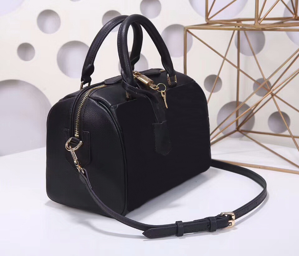 Fashion Genuine Leather Men Handbag Famous Women Pillow bags New Style Free Shipping Shoulder Bag cx#153 Wallets Hot Selling, Black
Fashion Genuine Leather Men Handbag Famous Women Pillow bags New Style Free Shipping Shoulder Bag cx#153 Wallets Hot Selling, Black