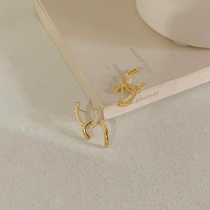 Unusual Earrings Geometric Cross Metal Zircon Earrings For Woman Fashion 2021 Trend Jewelry Party Girl's Luxury Earring
Unusual Earrings Geometric Cross Metal Zircon Earrings For Woman Fashion 2021 Trend Jewelry Party Girl's Luxury Earring