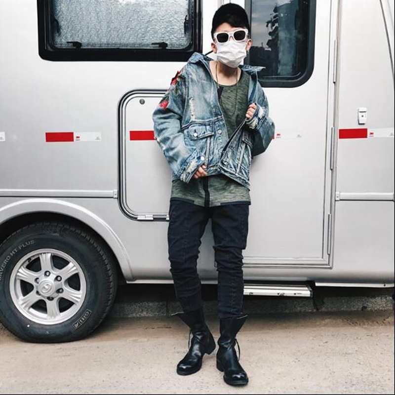Spring Men's Clothing Denim Jacket 3D Rose Flower Embroidery Vintage Frayed Hole Coats High Street Hip Hop Outerwear 201127