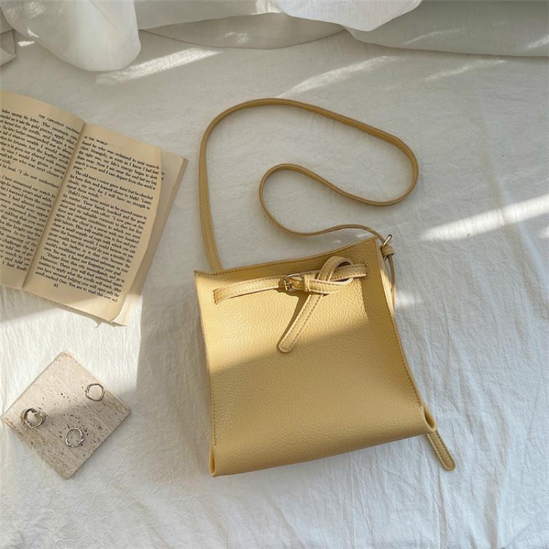 2021 spring Korean New Fashion Shoulder Bag temperament slant span bag belt decoration women's small square, Black
2021 spring Korean New Fashion Shoulder Bag temperament slant span bag belt decoration women's small square, Black