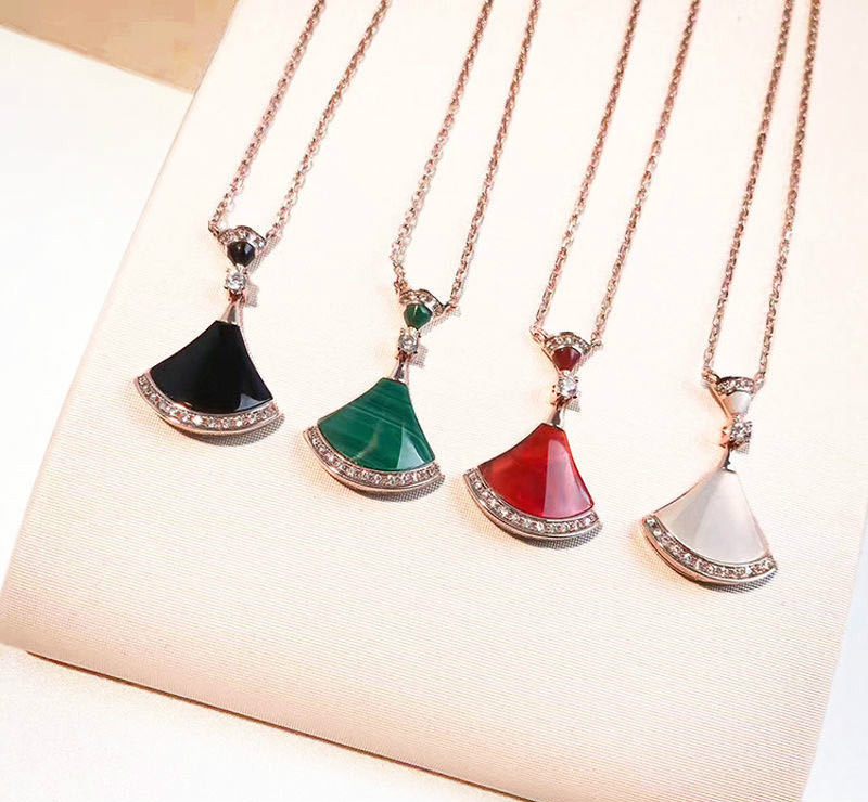 925 Sterling Silver skirt Necklace Shell Natural Agate18k rose gold sector Pendant Necklace Platinum clavicle chain original box
925 Sterling Silver skirt Necklace Shell Natural Agate18k rose gold sector Pendant Necklace Platinum clavicle chain original box