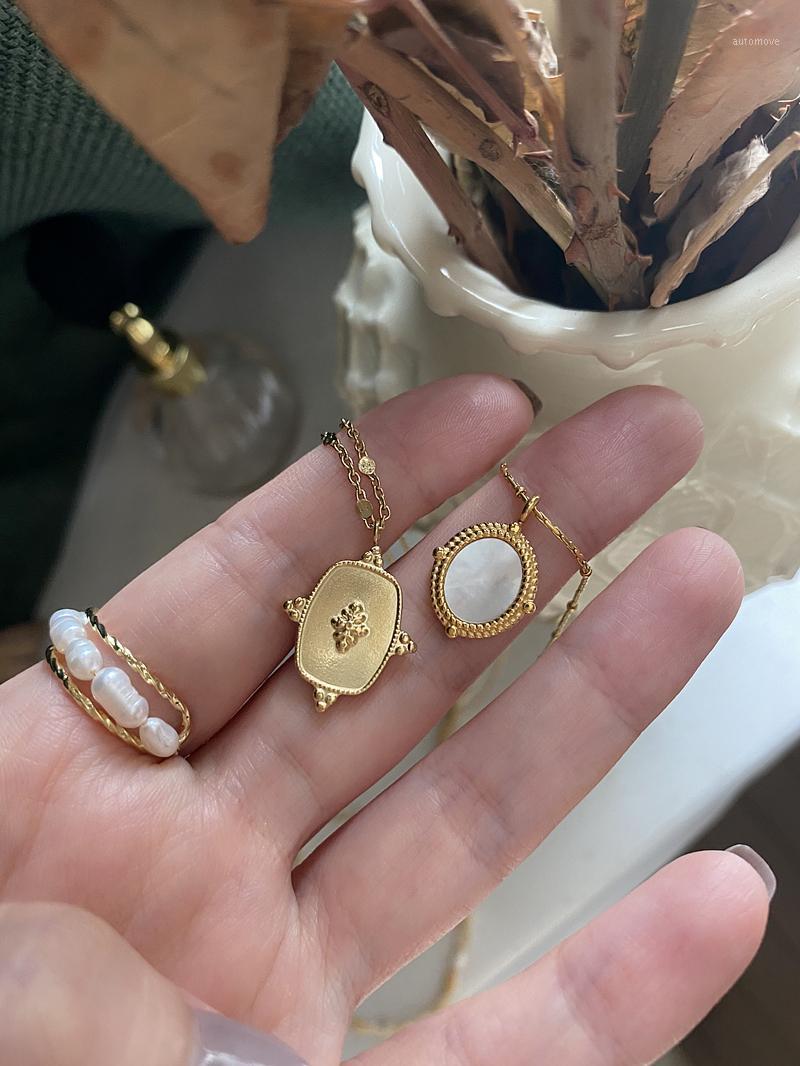 Titanium With 18K Gold Carved Oval Shell Necklace Women Jewelry Designer T Show Runway Gown Rare INS Japan Korean Fashion1
Titanium With 18K Gold Carved Oval Shell Necklace Women Jewelry Designer T Show Runway Gown Rare INS Japan Korean Fashion1