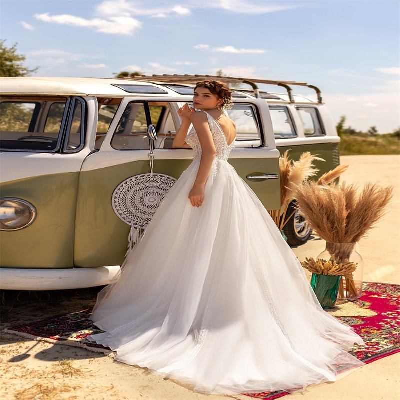 Sexy V Neck Wedding Dresses Sleeveless Boho Beach Bridal Gowns Appliqued Lace Sweep Train Custom Made Soft Tulle Vestido De Novia Backless