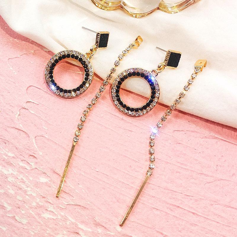 FYUAN Fashion Black Crystal Round Hoop Earrings Gold Color Long Rhinestone Tassel Earrings for Women Wedding Jewelry
FYUAN Fashion Black Crystal Round Hoop Earrings Gold Color Long Rhinestone Tassel Earrings for Women Wedding Jewelry