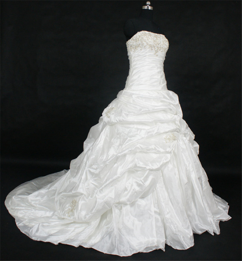 Elegant A Line Wedding Dresses With Strapless Custom Made Lace Applique Satin Bridal Gowns Ruched Tulle Robe De Mariée