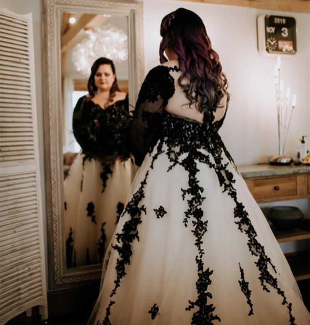 2022 Plus Size Wedding Dresses Long Sleeves Black Lace Applique Sweetheart Neckline Tulle Gothic Wedding Bridal Gown vestido de novia