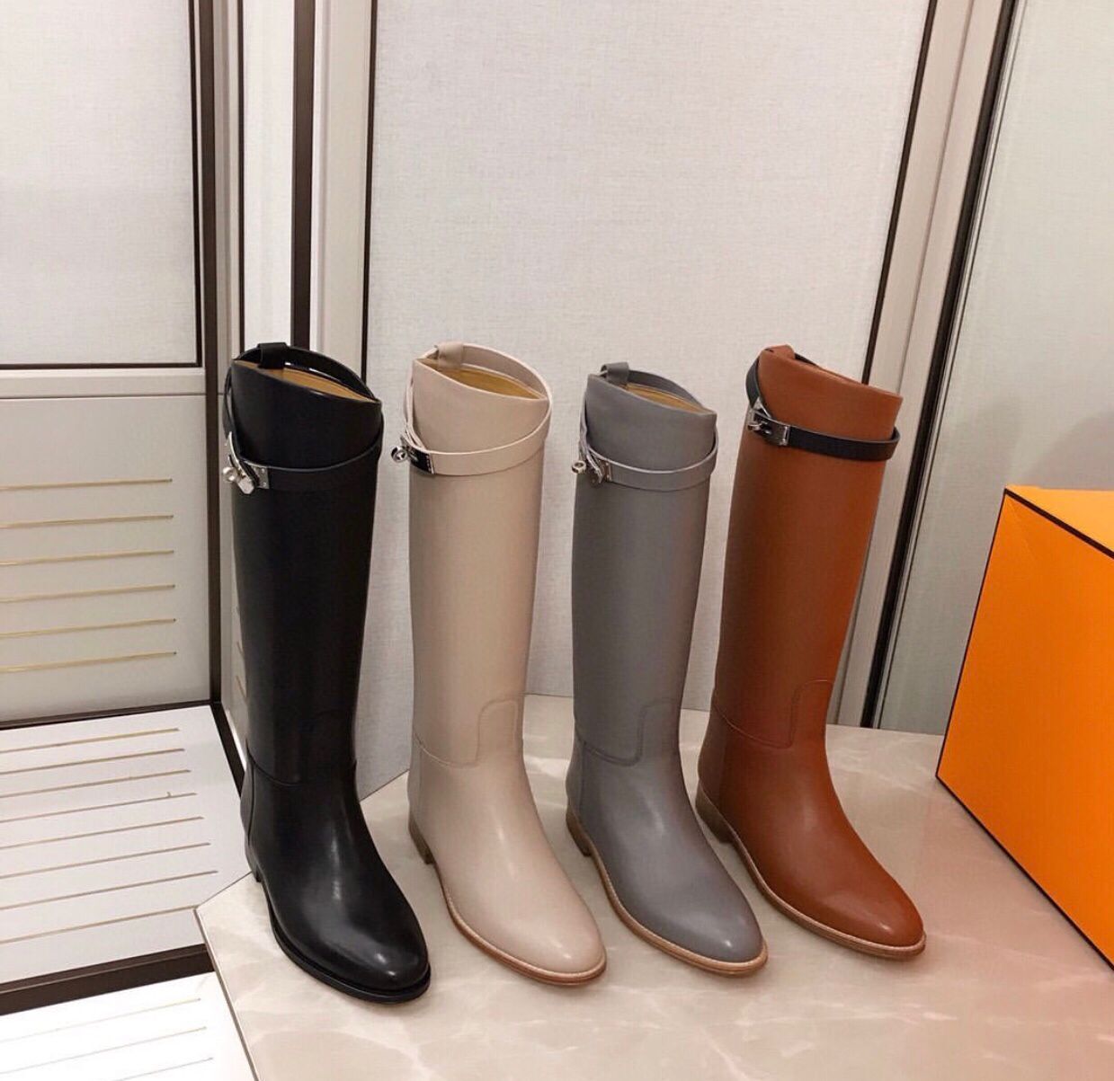 Winter Fashion Kelly Buckles Tall Boots Women Genuine Leather Knee Boots Ladies Martin Booty Flats Comfort Female Knight Boots Sapatos Mujer
Winter Fashion Kelly Buckles Tall Boots Women Genuine Leather Knee Boots Ladies Martin Booty Flats Comfort Female Knight Boots Sapatos Mujer