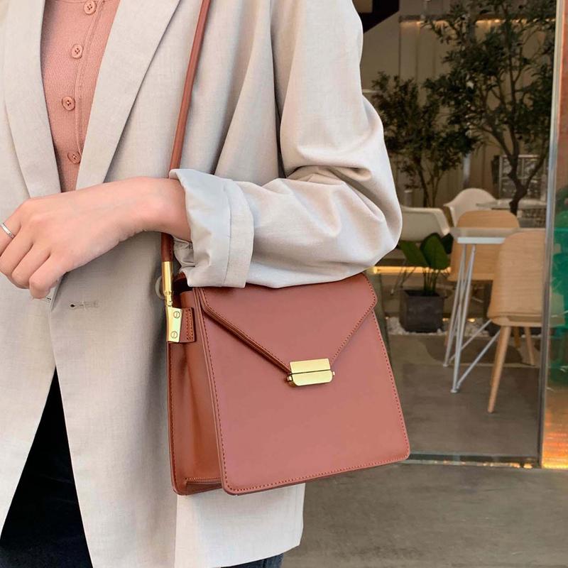 Vintage Solid color Square bag 2021 Fashion New High quality PU Leather Women's Designer Handbag Lock Shoulder bag Underarm, Beige
Vintage Solid color Square bag 2021 Fashion New High quality PU Leather Women's Designer Handbag Lock Shoulder bag Underarm, Beige