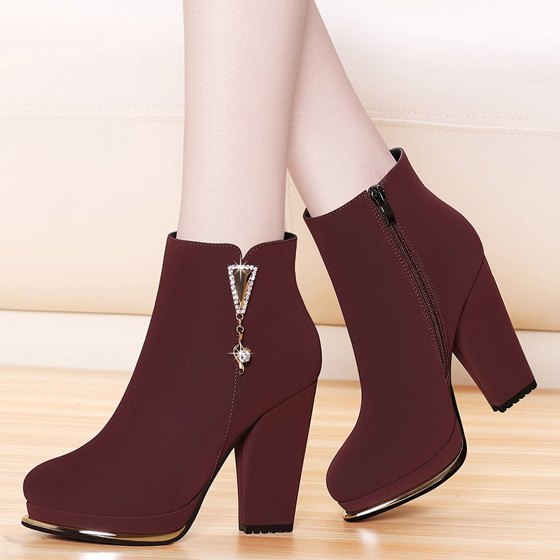 British Style Style Shoes For Women Winter Warm Plush Boots Lady Suede Leather Female Heeled Booties Big Size YG-B0045
British Style Style Shoes For Women Winter Warm Plush Boots Lady Suede Leather Female Heeled Booties Big Size YG-B0045