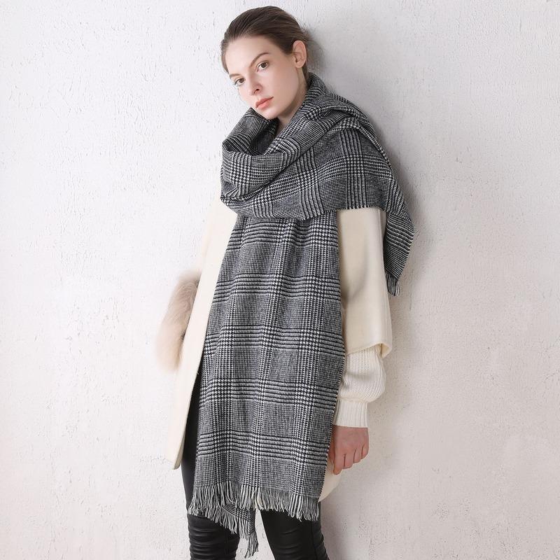 2020 Europe and America autumn and winter scarf black white classic cashmere plaid scarf women shawl dual-use
2020 Europe and America autumn and winter scarf black white classic cashmere plaid scarf women shawl dual-use