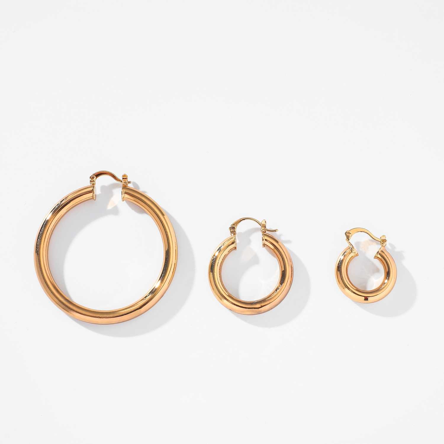 50mm Punk Big Size Hoop Earrings Thick Gold Plated Brass Huggie Earrings Statement Hoops Ladies Jewelry Wholesale 2020
50mm Punk Big Size Hoop Earrings Thick Gold Plated Brass Huggie Earrings Statement Hoops Ladies Jewelry Wholesale 2020