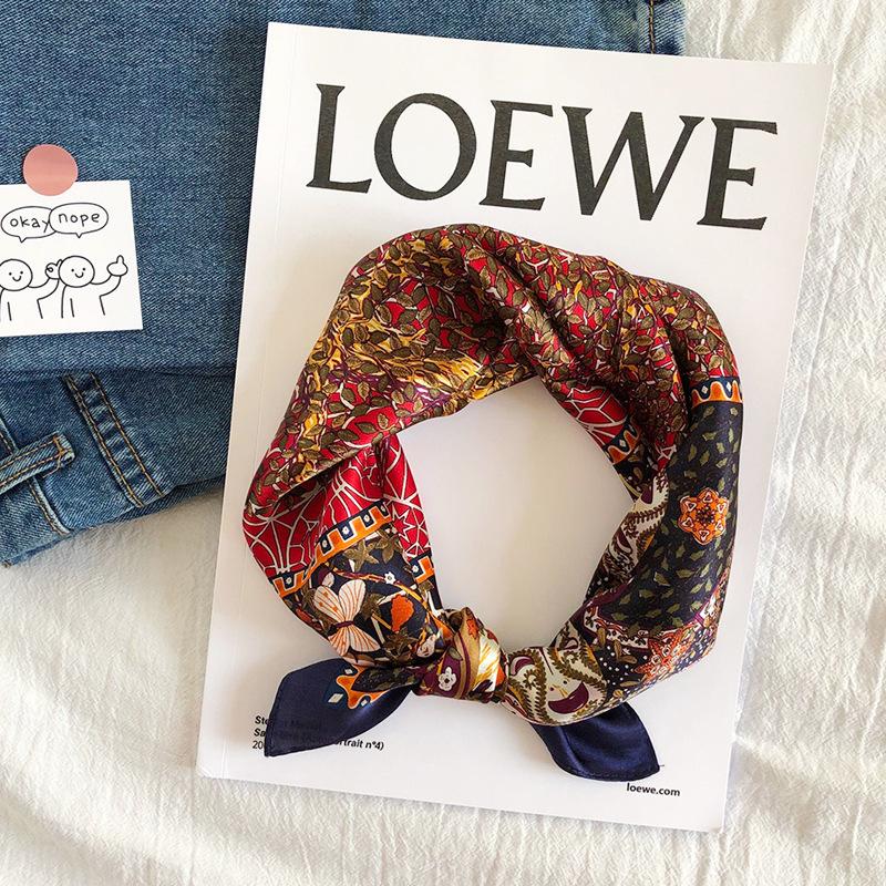 Hot 2020 Brand Winter Scarf 100% Silk Scarves Small Female 53*53 Cm Poncho Foulard Bandana Shawl Spring Square Hijab
Hot 2020 Brand Winter Scarf 100% Silk Scarves Small Female 53*53 Cm Poncho Foulard Bandana Shawl Spring Square Hijab