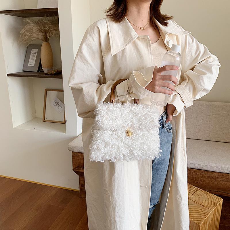 Hot-selling New Trend Fluffy Crossbody Bag Women's Bag Winter French Plush Elegant Fashion Designer Luxury Messenger, Beige
Hot-selling New Trend Fluffy Crossbody Bag Women's Bag Winter French Plush Elegant Fashion Designer Luxury Messenger, Beige