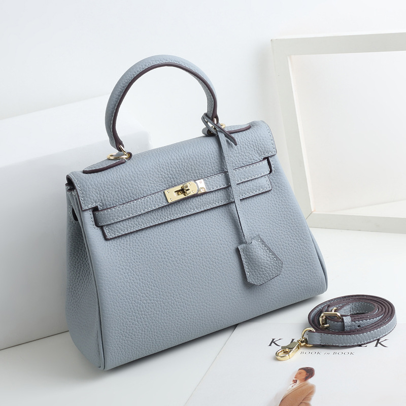 High-capacity bolsa de paja Versatile bags Famous Name Fashion Literature Handbag Occupation crossbody womens Pendants Kelly bag with logo
High-capacity bolsa de paja Versatile bags Famous Name Fashion Literature Handbag Occupation crossbody womens Pendants Kelly bag with logo