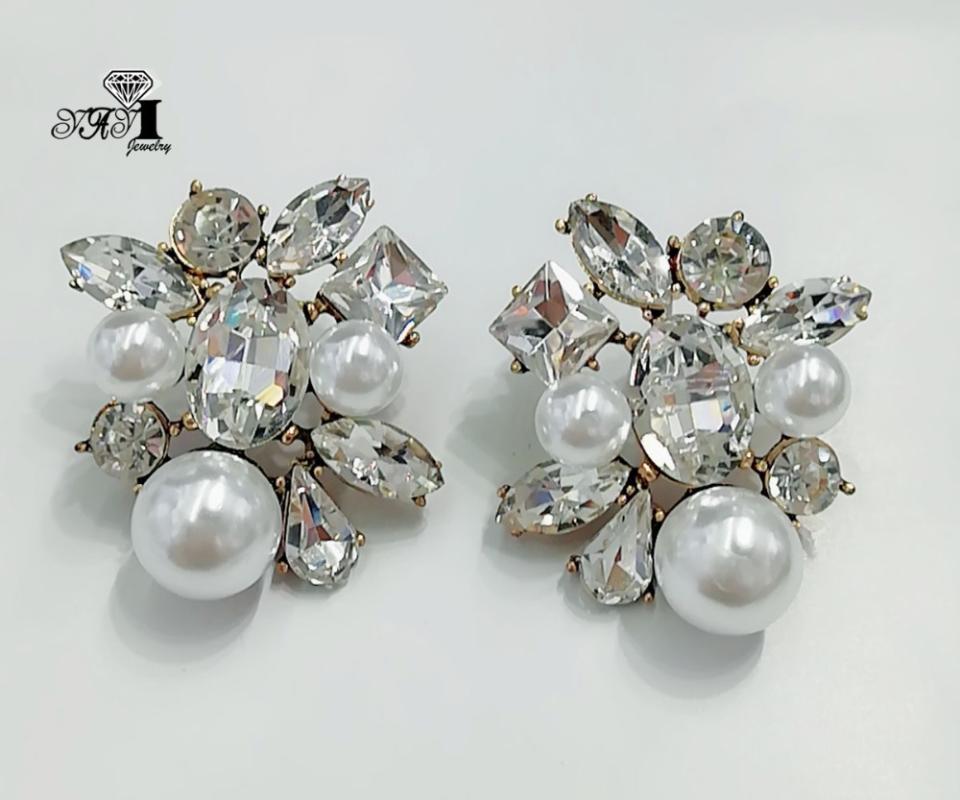 YaYi Jewelry Fashion White Glass Rhinestone Dangle Crystal Earring Women's Fashion Ancient Gold Color Gem Earrings Gift
YaYi Jewelry Fashion White Glass Rhinestone Dangle Crystal Earring Women's Fashion Ancient Gold Color Gem Earrings Gift