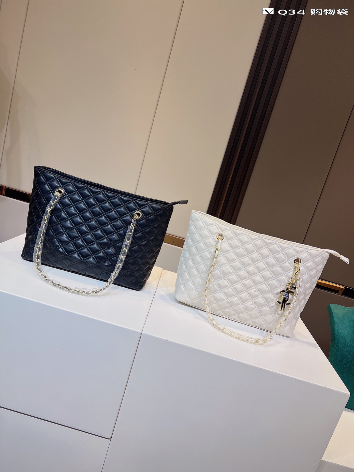 High Quality Luxury Bag Ladies Chain Shopping Bag Multifunctional Lightweight Fashion Design
High Quality Luxury Bag Ladies Chain Shopping Bag Multifunctional Lightweight Fashion Design