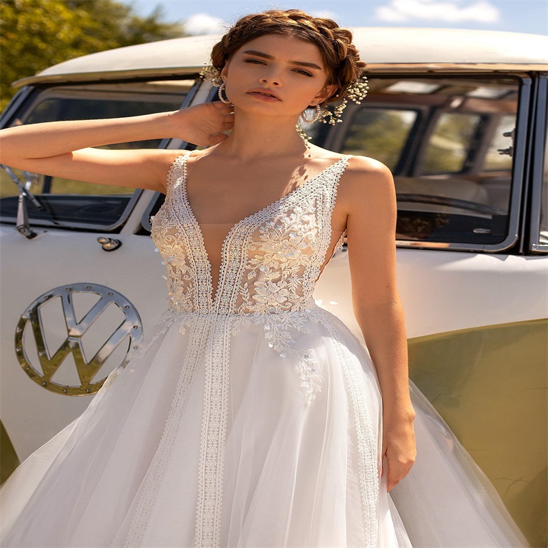 Sexy V Neck Wedding Dresses Sleeveless Boho Beach Bridal Gowns Appliqued Lace Sweep Train Custom Made Soft Tulle Vestido De Novia Backless