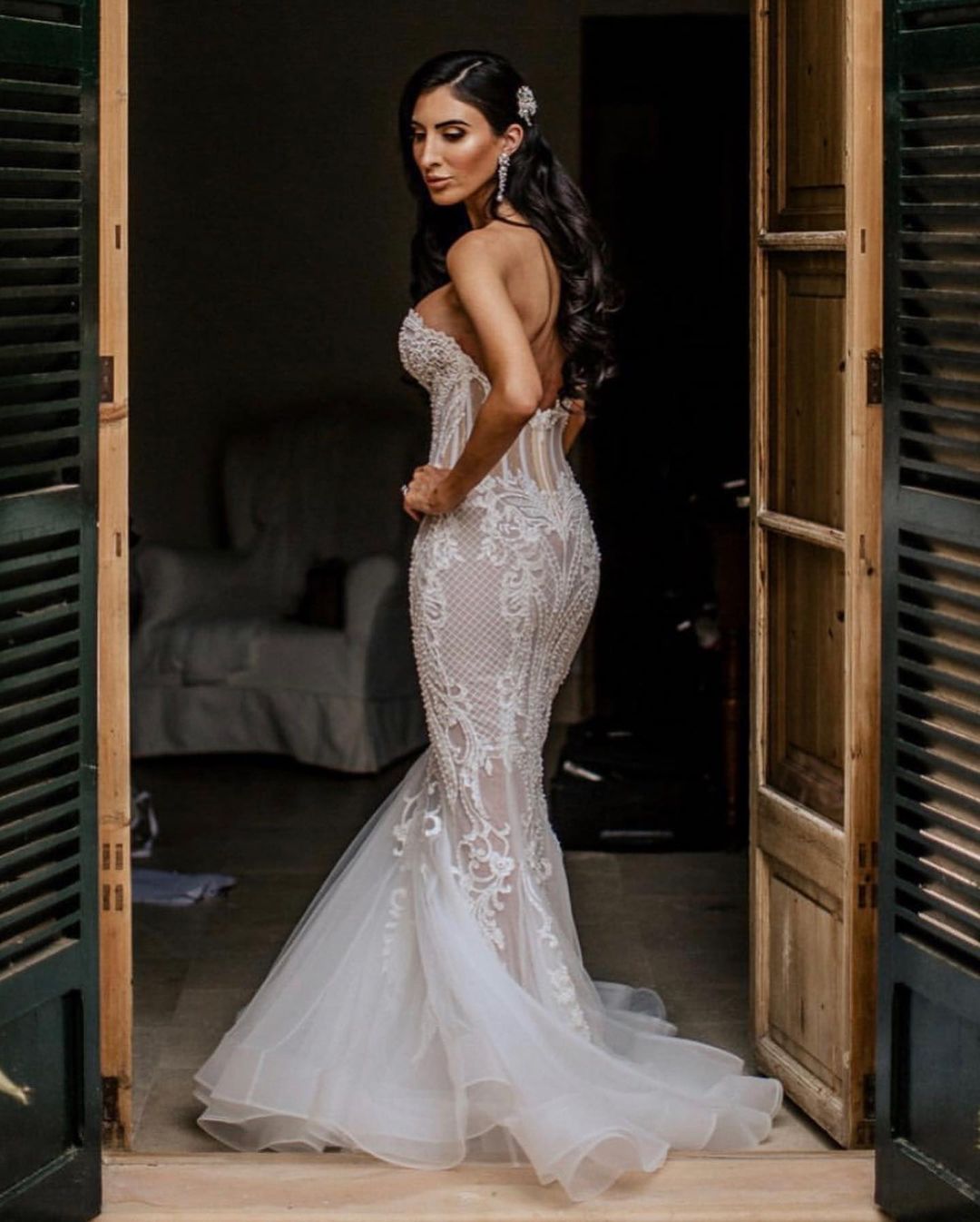 Lace Designer Beaded Mermaid Wedding Dresses Sheer Plunging Neck Appliqued Bridal Gowns Sequined Sweep Train Tulle Robe De Marie