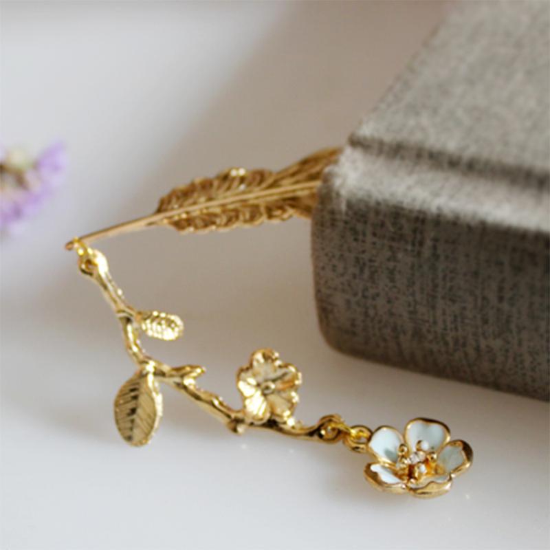 Original metal creative shell feathers Plum blossom bookmarks Chinese wind bookmarks retro wind creative exquisite
Original metal creative shell feathers Plum blossom bookmarks Chinese wind bookmarks retro wind creative exquisite