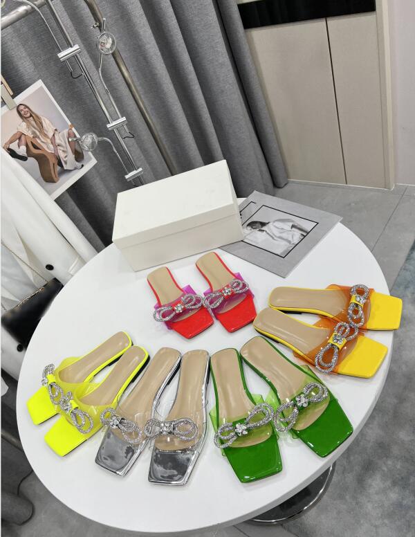 Designer Women Sandals Diamond Bow Cartoon Slippers Satin Flat Slides Woman Shoe Beach Lazy Sandal Sexy Slipper Outdoor Shoes with Box, Colour8
Designer Women Sandals Diamond Bow Cartoon Slippers Satin Flat Slides Woman Shoe Beach Lazy Sandal Sexy Slipper Outdoor Shoes with Box, Colour8