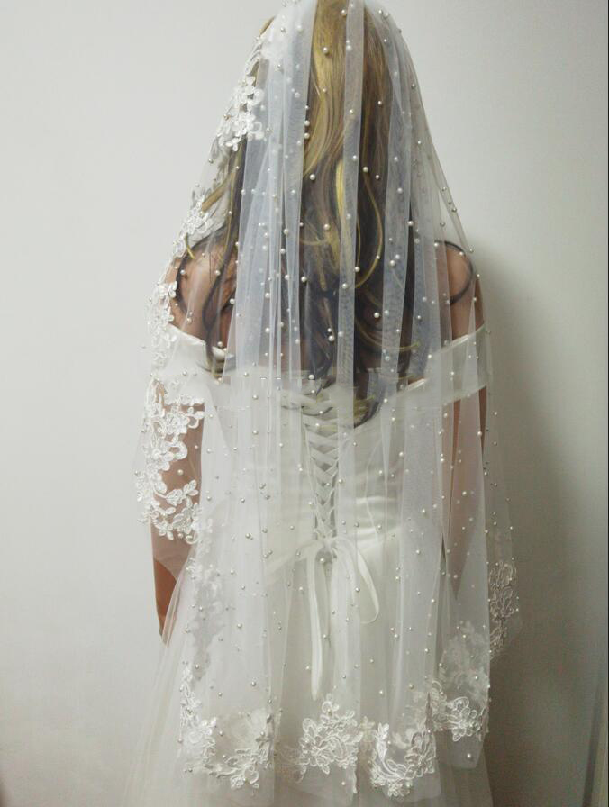 Simple White Ivory Pearls Beading Wedding Veils One Layer Lace Appliques Edge Short Bride Prom Bridal Shawl Wraps Accessories with Comb