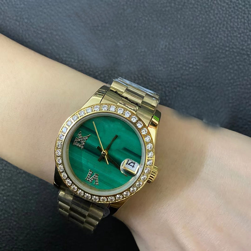 31mm High quality New Style u1 Automatic 1646 Movement Green Dial Women Watch 18 Gold Band
31mm High quality New Style u1 Automatic 1646 Movement Green Dial Women Watch 18 Gold Band