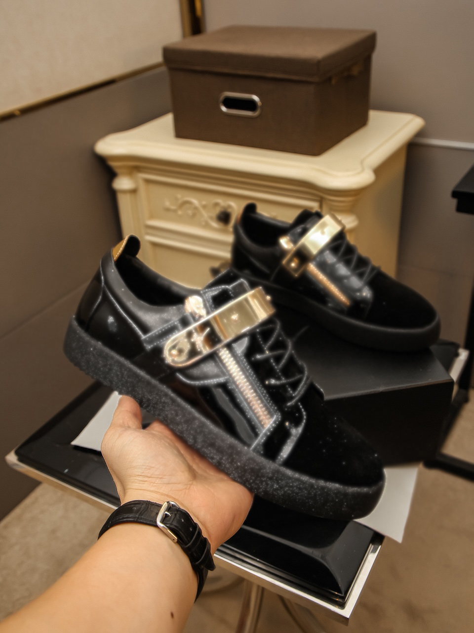 2021 Men Womens Party Design Sneakers Lovers Genuine Leather High Top Color matching Casual Flats Brand zipper Shoes lin456, Black
2021 Men Womens Party Design Sneakers Lovers Genuine Leather High Top Color matching Casual Flats Brand zipper Shoes lin456, Black