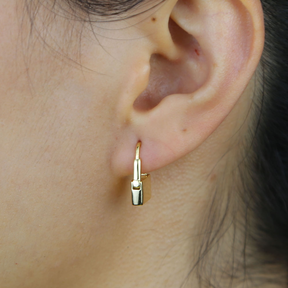 minimal classic simple design european Lady jewelry lock shaped stud with gold color hoops women delicate earring jewelry