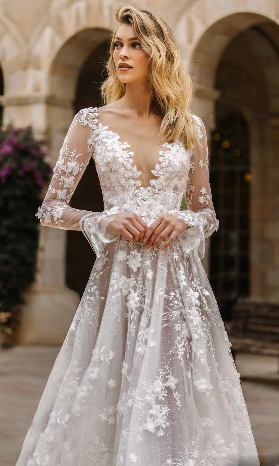 Sweet Evening Dresses V-neck Long-sleeves Back-less Custom Made Applique Race Floor-length New Designed Prom Dress Robe de mariée