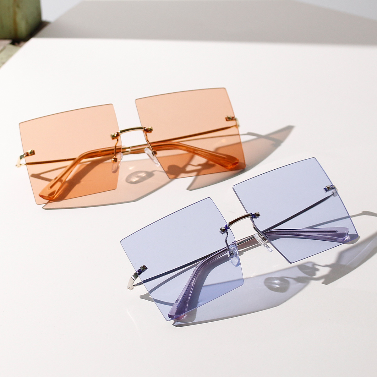 2021 New Rimless Oversized Sunglasses Women Fashion Desinger Sun Shade Stylish Sunglass Retro Cool Show Decoration Street Accessories Tvt9
2021 New Rimless Oversized Sunglasses Women Fashion Desinger Sun Shade Stylish Sunglass Retro Cool Show Decoration Street Accessories Tvt9