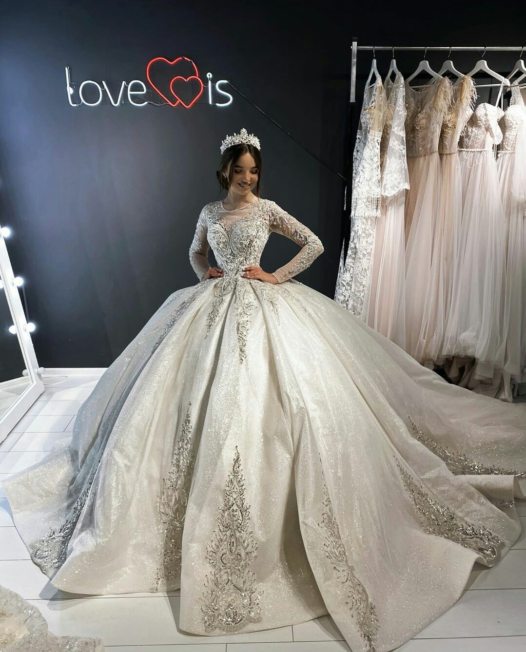 Modest Ball Gown 2021 Wedding Dresses Full Long Sleeve Lace Beaded Jewel Neck Bridal Gowns Vintage Plus Size robes de mariée