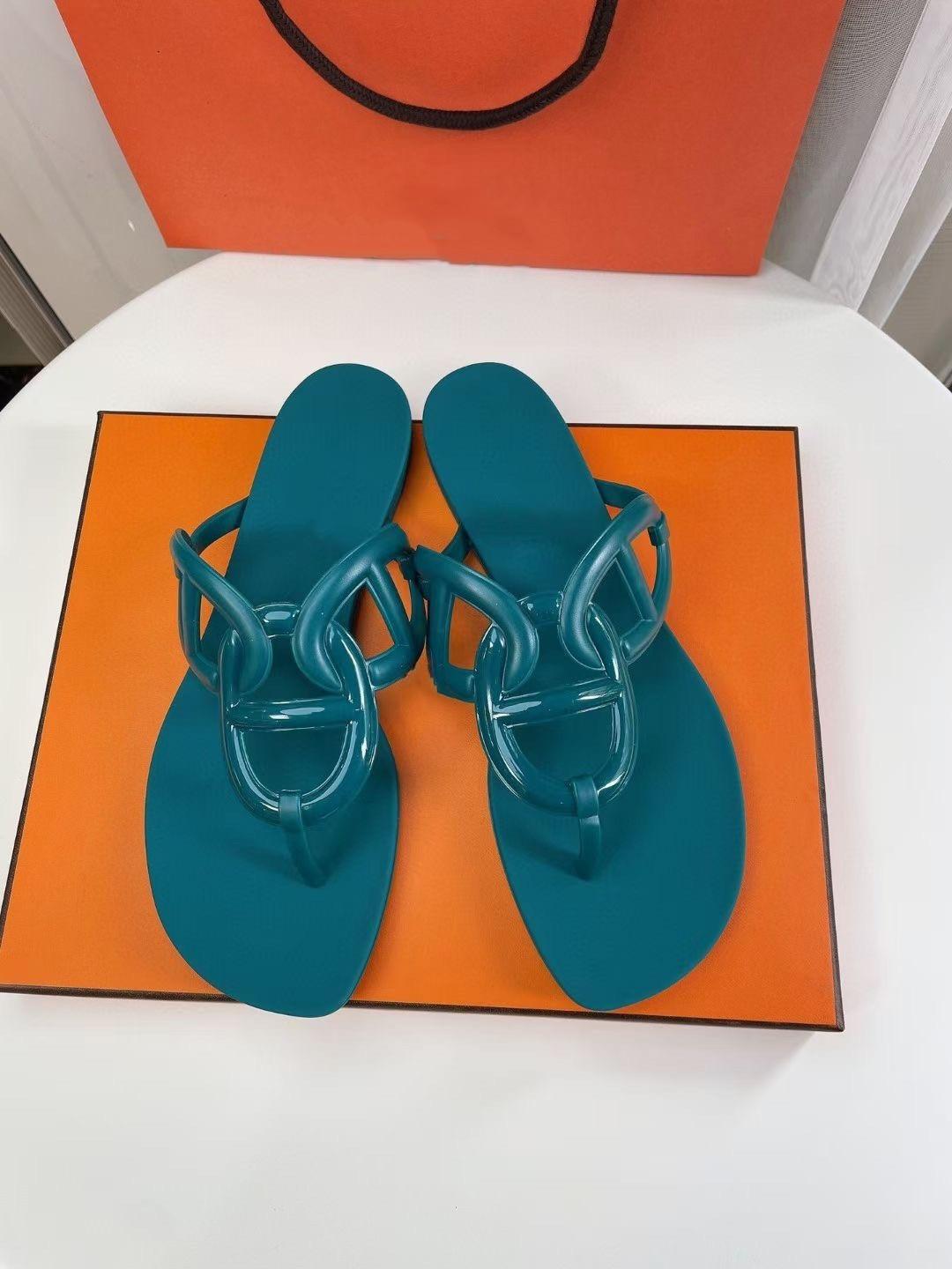 Spring/summer 2022 slippers pig nose womens flip-flops fashion leisure style summer vacation PVC double-layer combination sole size 35-41, Black
Spring/summer 2022 slippers pig nose womens flip-flops fashion leisure style summer vacation PVC double-layer combination sole size 35-41, Black