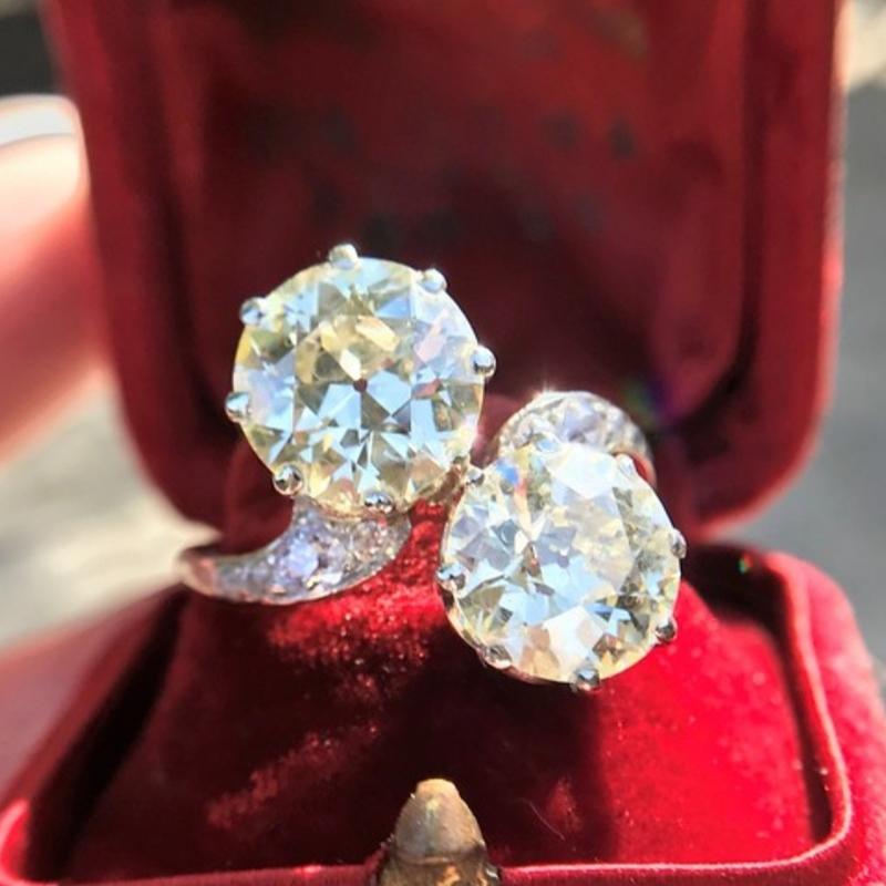 Sparkling 2 Carats Zircon Wedding rings for women Hot selling Silver color 2 big CZ Engagement party jewelry wholesale Bague
Sparkling 2 Carats Zircon Wedding rings for women Hot selling Silver color 2 big CZ Engagement party jewelry wholesale Bague